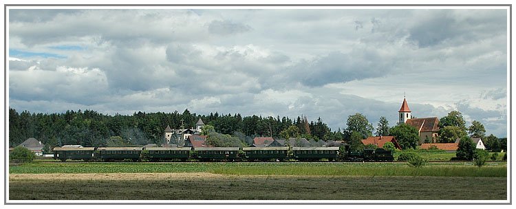 671 der GKB am 30.6.2006 bei der Rckfahrt von Kflach nach Graz als SPz 8428 in Sding. Es ist natrlich schwer einen grnen Zug in einer grnen Umgebung abzulichten.