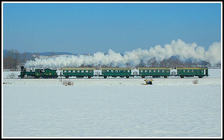 671 mit ihrem Sonderzug R 8516 am 5.2.2006 bei der R�ckfahrt von Wies kurz vor St. Peter im Sulmtal
