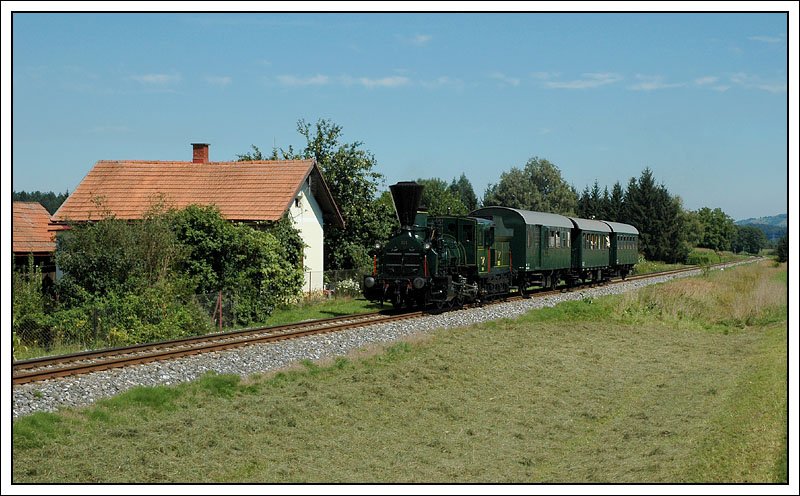 671 mit ihrem SPz 8519 von Premstätten-Tobelbad nach Wies am 15.8.2007 zwischen Groß St. Florian und Frauental aufgenommen.