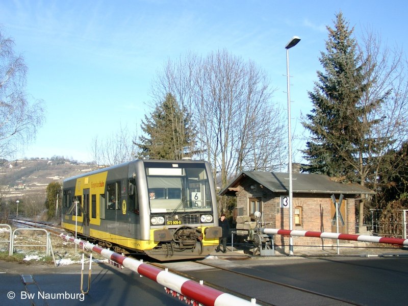 672 909  11.01.2006 am Schrankenposten 3 in Freyburg/Unstrut.