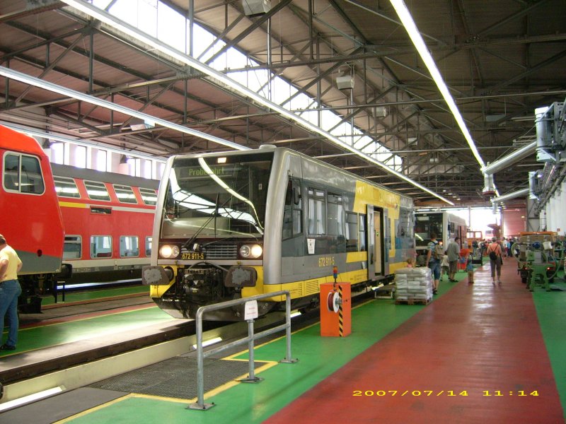 672 911 der Burgenlandbahn. Ausgestellt wurde der Triebwagen am 14.07.07 in der DB-Regio-Niederlassung Halle/Saale(Sommerfest 07).