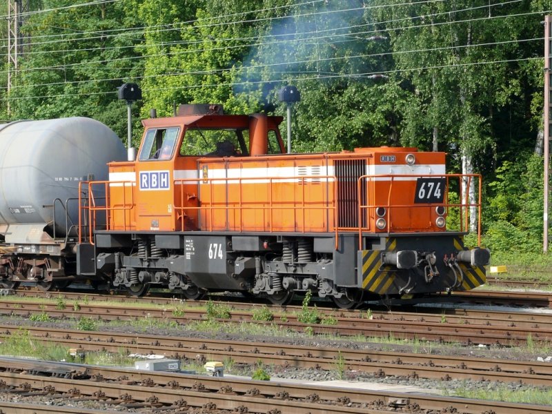 674 der RBH in Gladbeck-West am 2.5.2009
