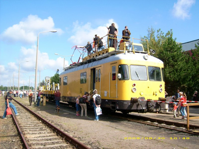 701 100 diente am 30.08.08 ganz offiziell als Fotoplattform f�r Fotografen. Fotografiert im SFW Delitzsch. Eigent�mer ist die ELL, die Eisenbahn Logistik Leipzig(dank an Maik Rimpl).