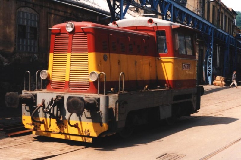 701 736-1 (T211 1736) in Praha (Tatra) am 5-5-1995. Bild und scan: Date Jan de Vries. 

