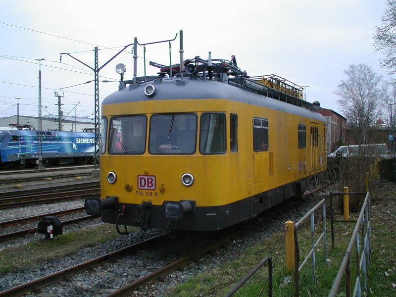 702 129-8 abgestellt im BW Nrnberg Rbf. (01.04.2002)