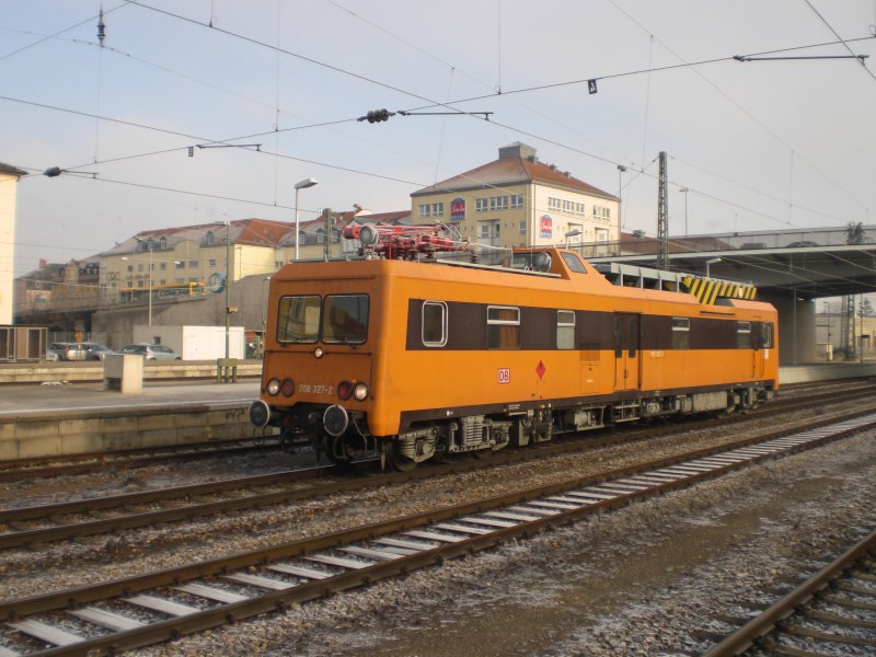 708 327 bei der Durchfahrt durch Regensburg am 21.12.2007.