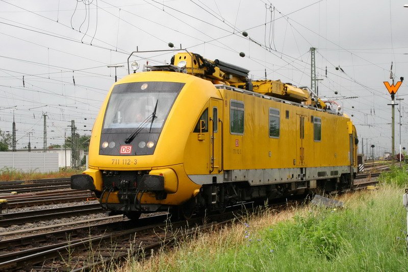 711 112 kommt in Offenburg aus dem Bw gefahren. 26.06.2007