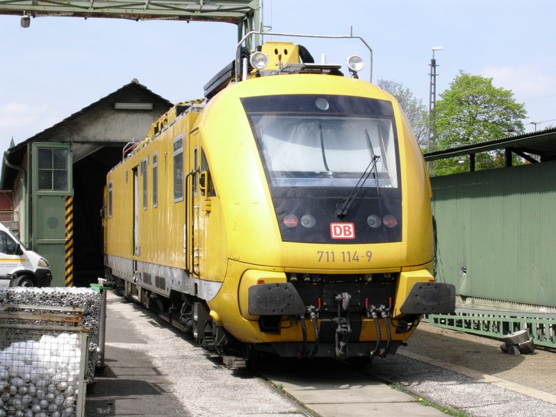 711 114-9 wurde am 28.04.08 von Servieleuten des Hersteller in Nrnberg betreut. Keine Ahnung was an dem Fahrzeug gemacht wurde.