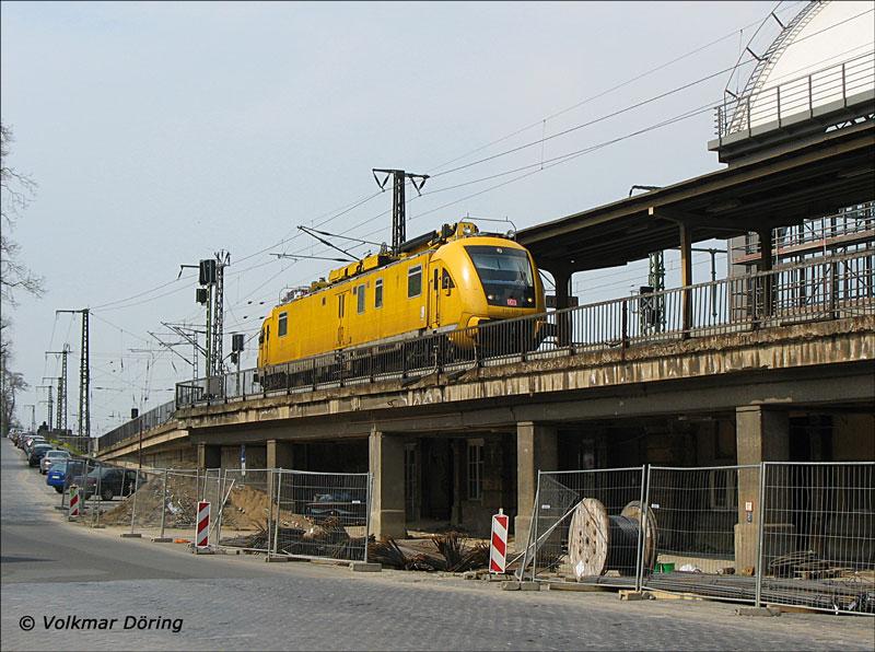 711 117 bei Durchfahrt Dresden hbf Gleis 1, 26.4.2006