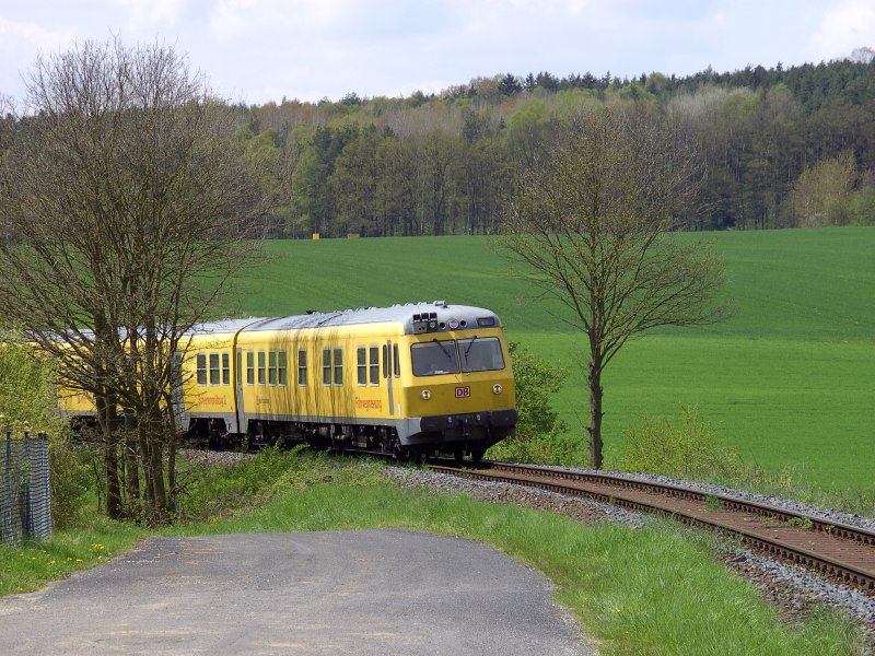 719 001 am 04.05.2008 in der Kurve beim Gebenbacher Klrwerk. (Strecke Amberg-Schnaittenbach)
