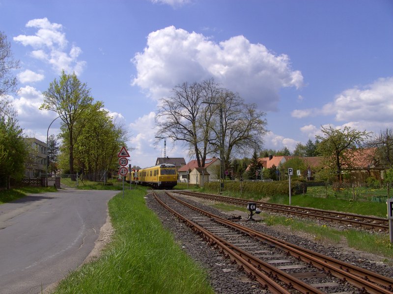 719 001 bei der Einfahrt in dem Bahnhof Hirschau am 04.05.2008 (Strecke Amberg-Schnaittenbach)