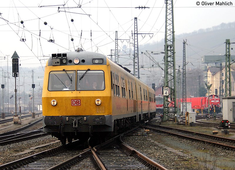 719 001/501 verlsst am 23. Februar 2006 Wrzburg Hbf in Richtung Rottendorf.