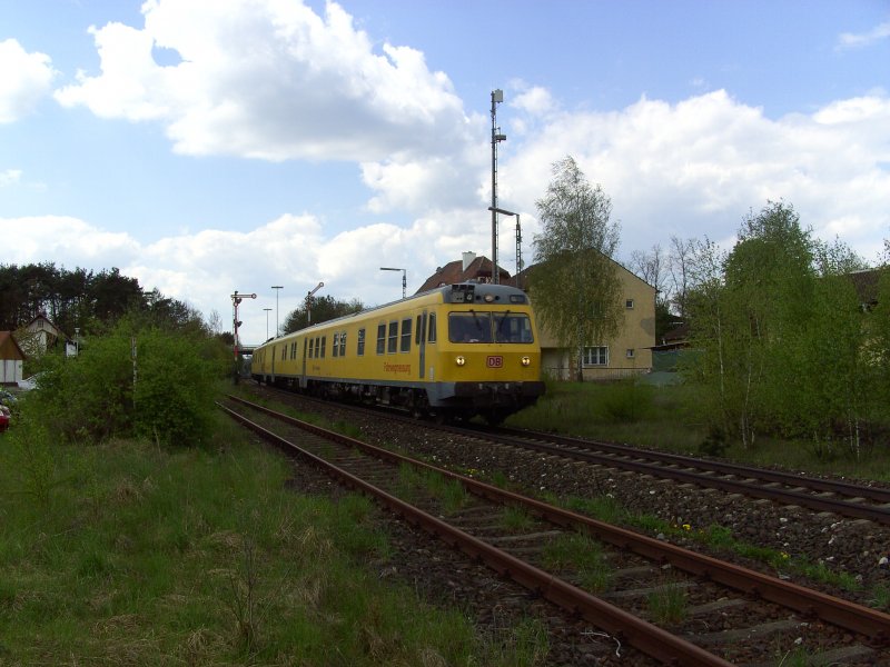 719 501 auf der Rckfahrt von Amberg nach Regensburg beim Ehemaligen Bahnhof Hiltersdorf. 04.05.2008