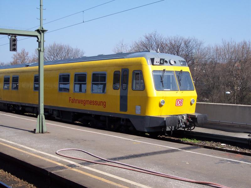 719 501 steht am 28.03.2004 auf Gleis 17 des Stuttgarter Hauptbahnhof.
