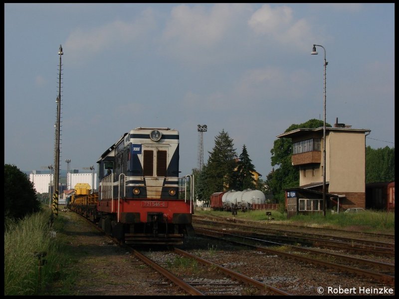 721 546-0 mit einem Bauzug in Kyjov am 18.05.2009