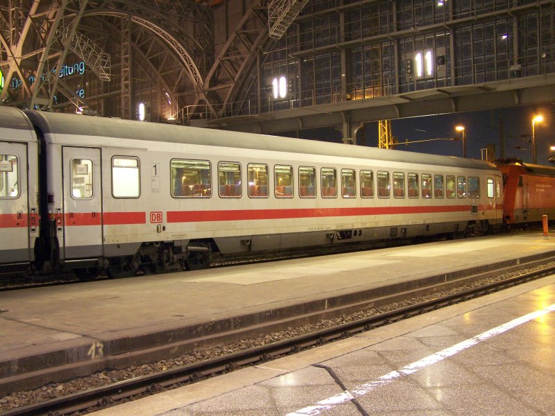 73 80 18-95 250-2 Apmz 127.2 der Mnchner KP-Reserve in Leipzig Hbf im Dienst. Dies war am 30.10.2007 der Ersatzzug des ICE 1518.