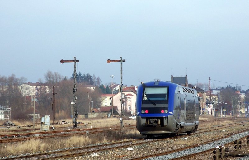 73900 als Regionalexpress von Strabourg nach Lauterbourg im Gleisvorfeld von Lauterbourg, 26.01.08.