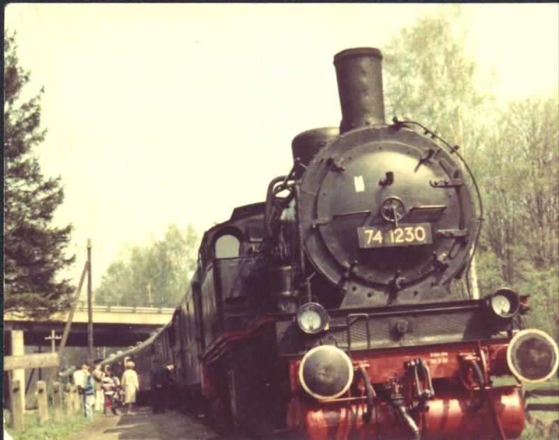 74 1230 am Haltepunkt Zellwald an der Autobahn am 11.06.1985.
