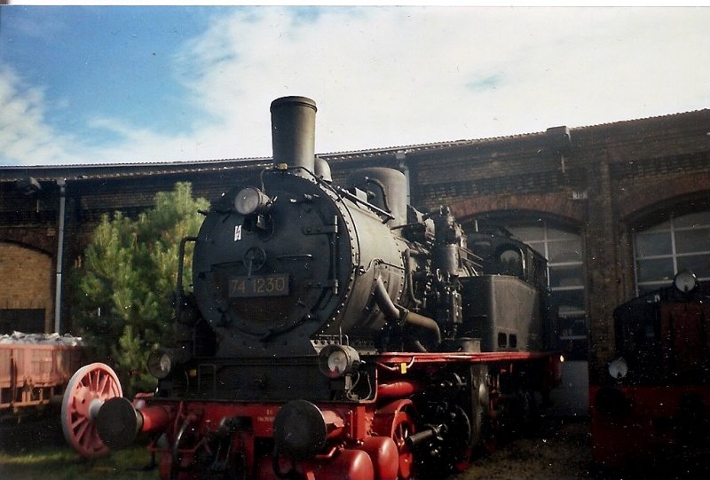 74 1230 auf einer Lokausstellung im ehmaligen Bw Berlin Schneweide am 29.September 2007.