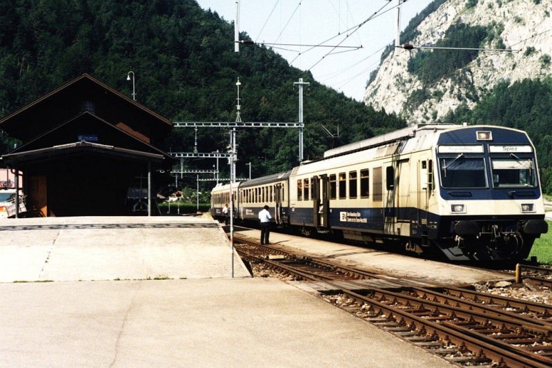741/995 der BN mit Regionalzug 3515 Zweisimmen-Spiez auf Bahnhof Wimmis am 22-07-1995. Bild und scan: Date Jan de Vries.