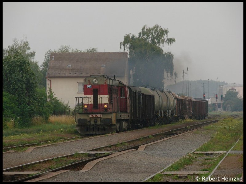 742 142-3 mit einem Manipulationszug in Blazovice am 03.07.2009