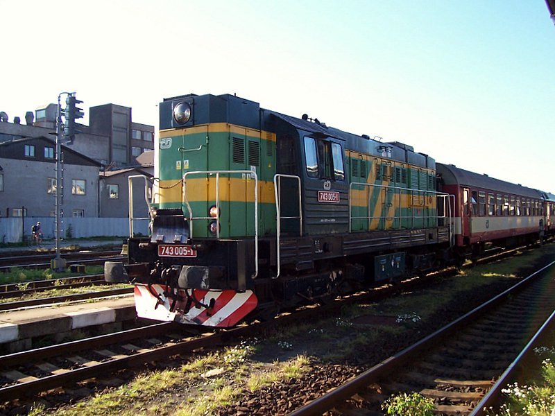 743 005-1 mit Personenzug am 23.09.2006 in Liberec