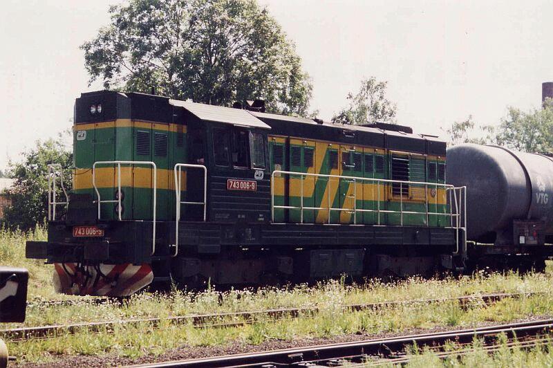 743 006 im August 1995 beim Rangieren im tschechischen Grenzbahnhof Hradek an der Neise, Strecke Zittau - Liberec (Reichenberg).