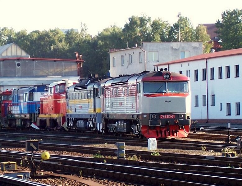749 213-5 mit anderen Dieselloks am 23.09.2006 in Liberec