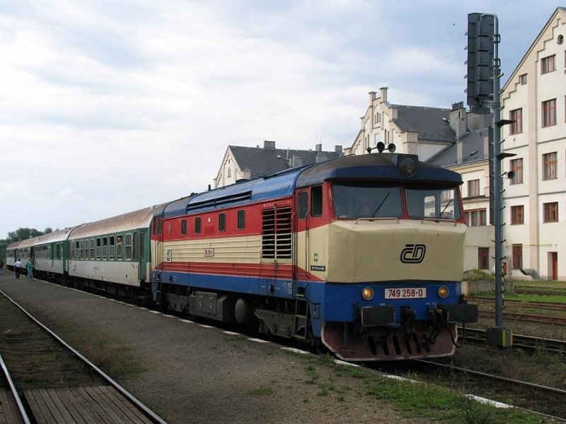 749 258-0 mit R 698 Liberec-Usti nad Labem zapad auf Bahnhof Liberec (13-7-2007).