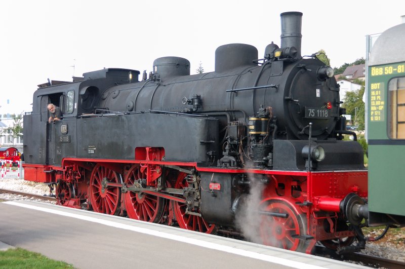 75 1118 und ihr  Meister . Amstetten am 17. August 2008