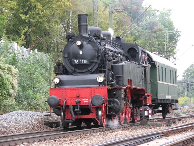 75 1118 der UEF auf dem Weg von Heilbronn nach Amstetten bei der Durchfahrt in Ludwigsburg. (08.09.2007)