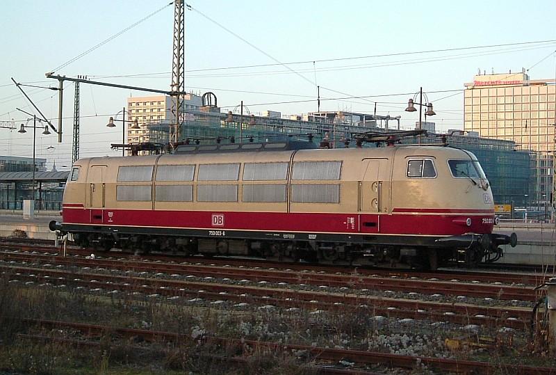 750 003-6 war am Nachmittag des 15.12.04 in Dresden Hbf anzutreffen. Sie wartete dort auf die Rckehr der RailLab-Einheit.
