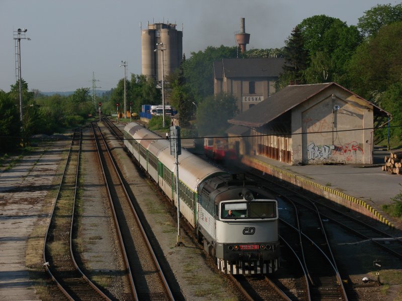 750 162-0 mit Sp 1782 (nur am Wochenende mit Brille) von Praha nach Trutnov in Ceska Skalice am 03.05.2009