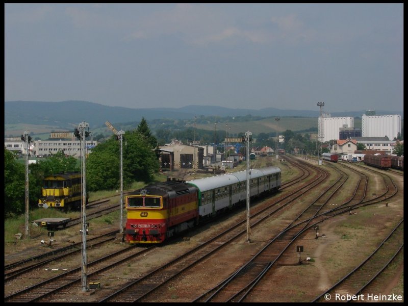 750 243-8 mit Sp 1727 von Brno in Kyjov auf der KBS 340 am 18.05.2009