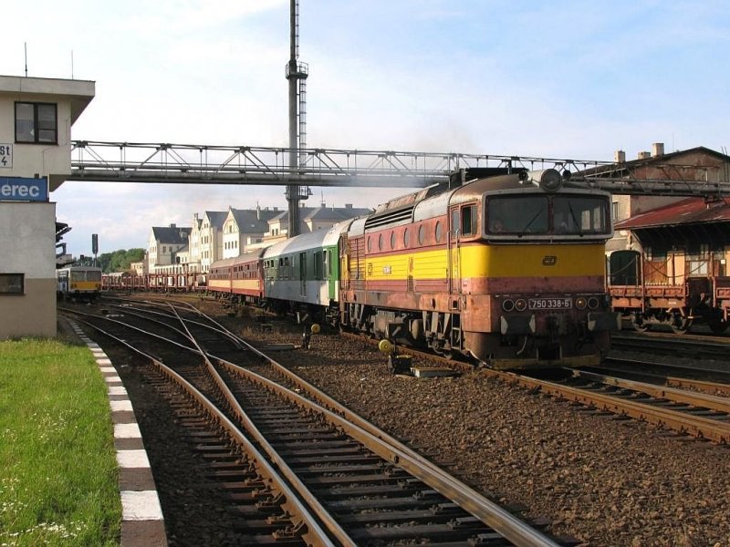 750 338-6 mit R 698 Liberec-Usti nad Labem zapad auf Bahnhof Liberec am 11-7-2007.