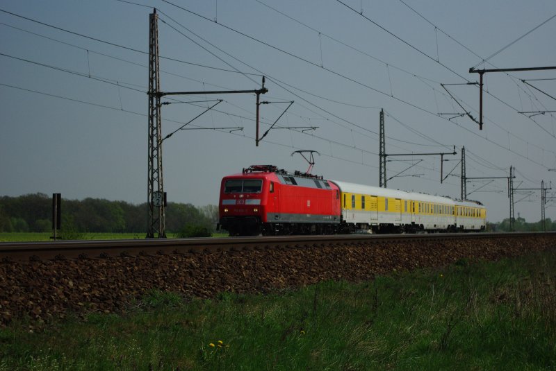 752 004-2 in bester optik mit einem Messzug durch Gmmer Richtung Minden. 15.04.2009.