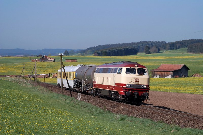 753 001 mit einer Mefahrt bei Hohenfurch (22.04.2007)