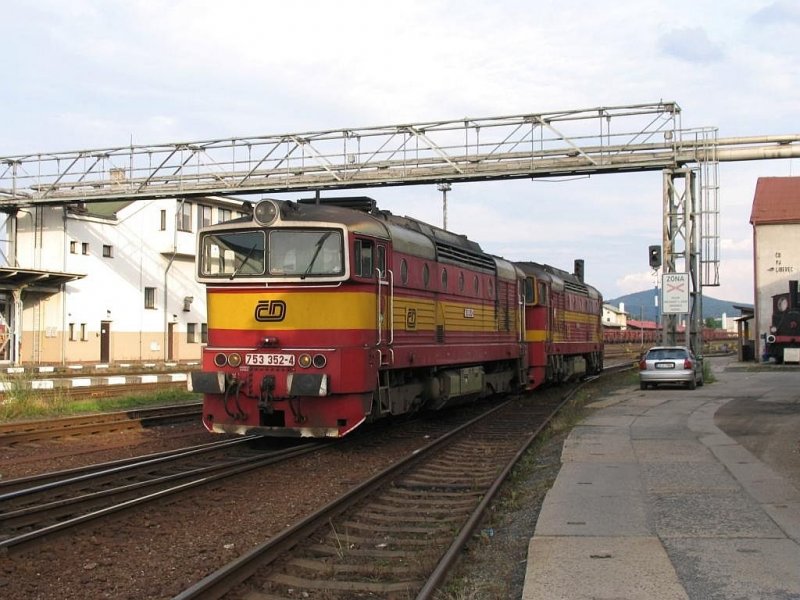 753 352-4 und 753 141-1 bwei Bahnbetriebswerke Liberec am 11-7-2007.