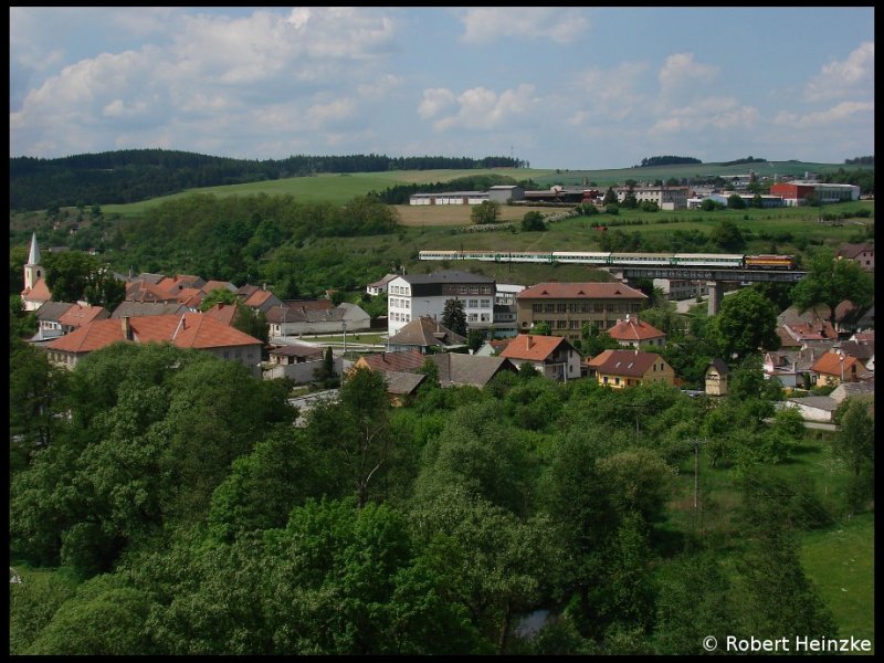 754 021-4 mit R 669 nach Brno hl.n. bei Vradislav zastavka am 20.05.2009