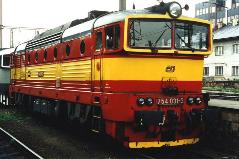 754 031-3 auf Bahnhof Praha-Masarykovo am 8-5-1995. Bild und scan: Date Jan de Vries. 