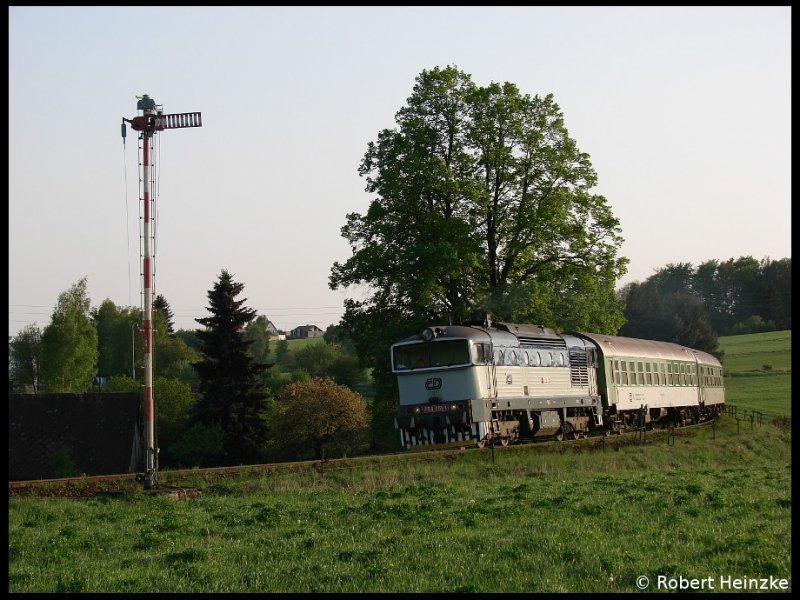 754 051-1 mit R 859 von Praha nach Trutnov in Cerveny Kostelec am 02.05.2009