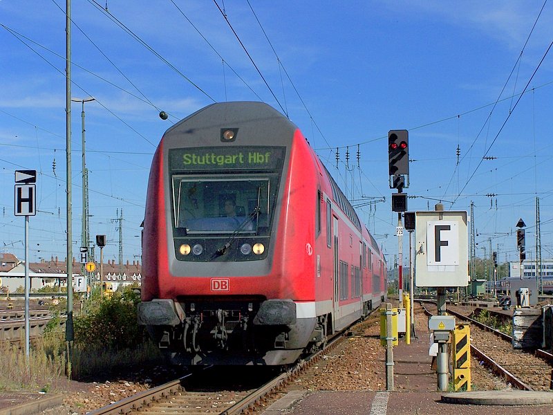 766.4 Steuerwagen an der Spitze des IRE 4706 bei seiner Ankunft von Stuttgart Hbf in Karlsruhe Hbf. 03.09.07