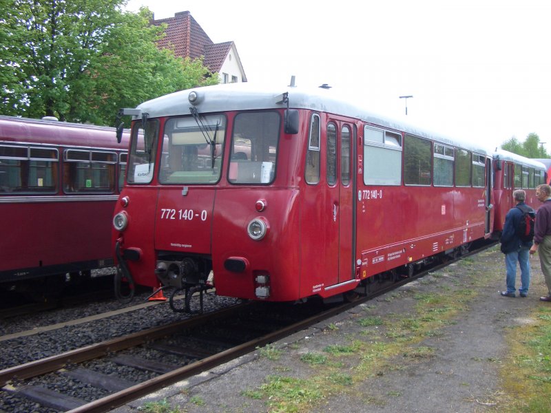 772 140-0 im Bahnhof Korbach (Bahnhofsfest im Mai 2006)
