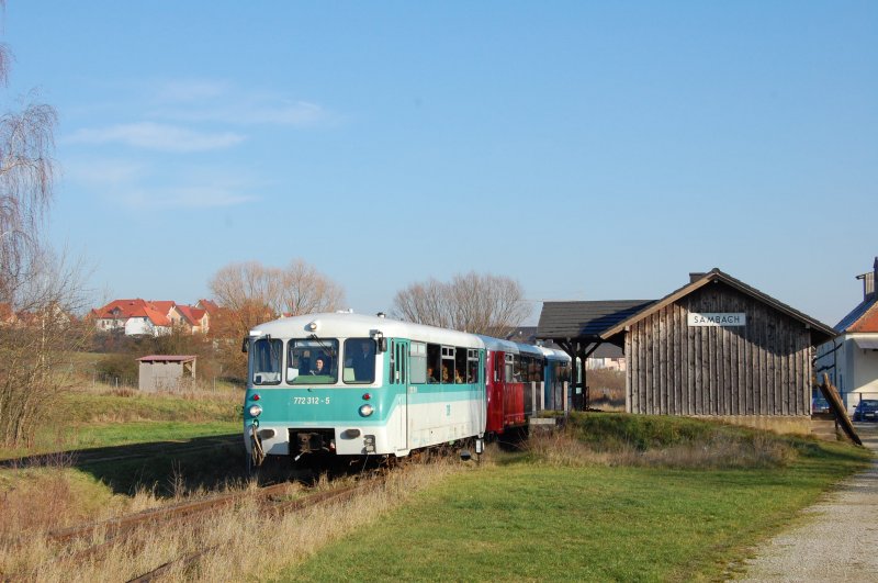 772 312; 972 771; 772 367 als DPE86404 beim Agenturgebude Sambach. 30.11.2008
