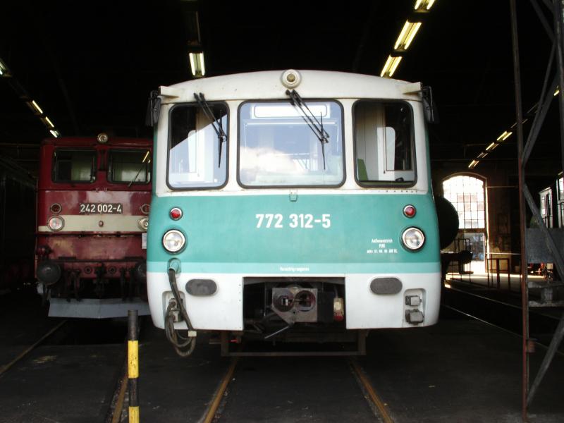 772 312 in DB Regio Lackierung. Er stand am 8.April 06 im Lokschuppen des SEM Chemnitz