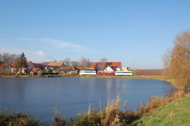 772 367; 972 771; 772 312 als DPE86403 bei Oberndorf. 30.11.2008
