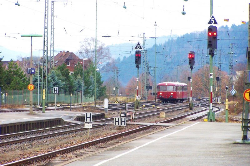 796 625 w�hrend des rangierens. Hier f�hrt er gerade r�ber zu den Abstellgleisen.