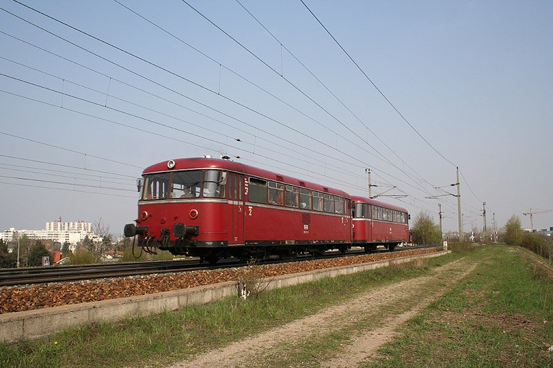 796.739 als R16254 auf gro�er �sterreich-Rundfahrt Braunau - Salzburg - Wels - Selzthal - Graz - Weiz - Wr.Neustadt - Oberlaa - Wien West - Passau.  Hier ein Nachschuss am 15. April 2005 am Kabelberg in Wien.