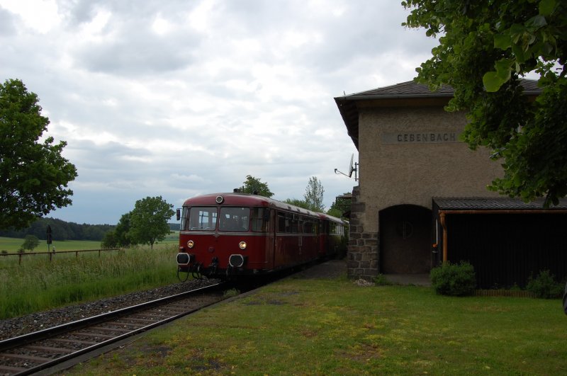 798 706; 998 034; 798 776 am 30.05.2009 beim Bahnhof Gebenbach (Strecke Amberg-Schnaittenbach)

