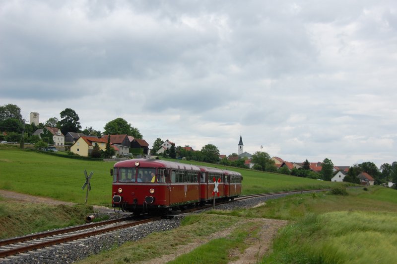 798 776; 998 034; 798 706 am 30.05.2009 unterhalb von Gebenbach (Strecke Amberg-Schnaittenbach)
